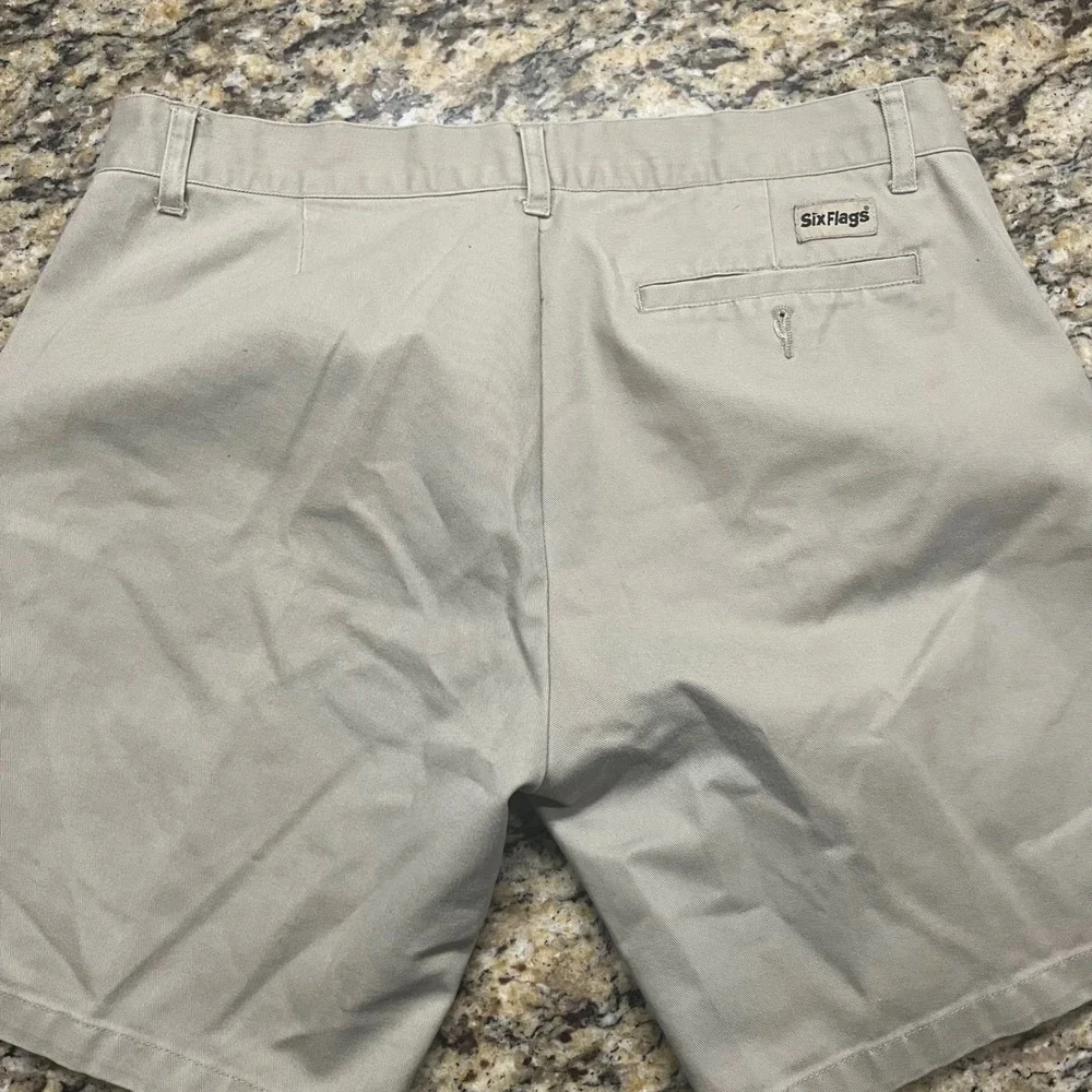 Six Flags Employee Classic Fit Khaki Chino Shorts Womens 14 Tan Uniform